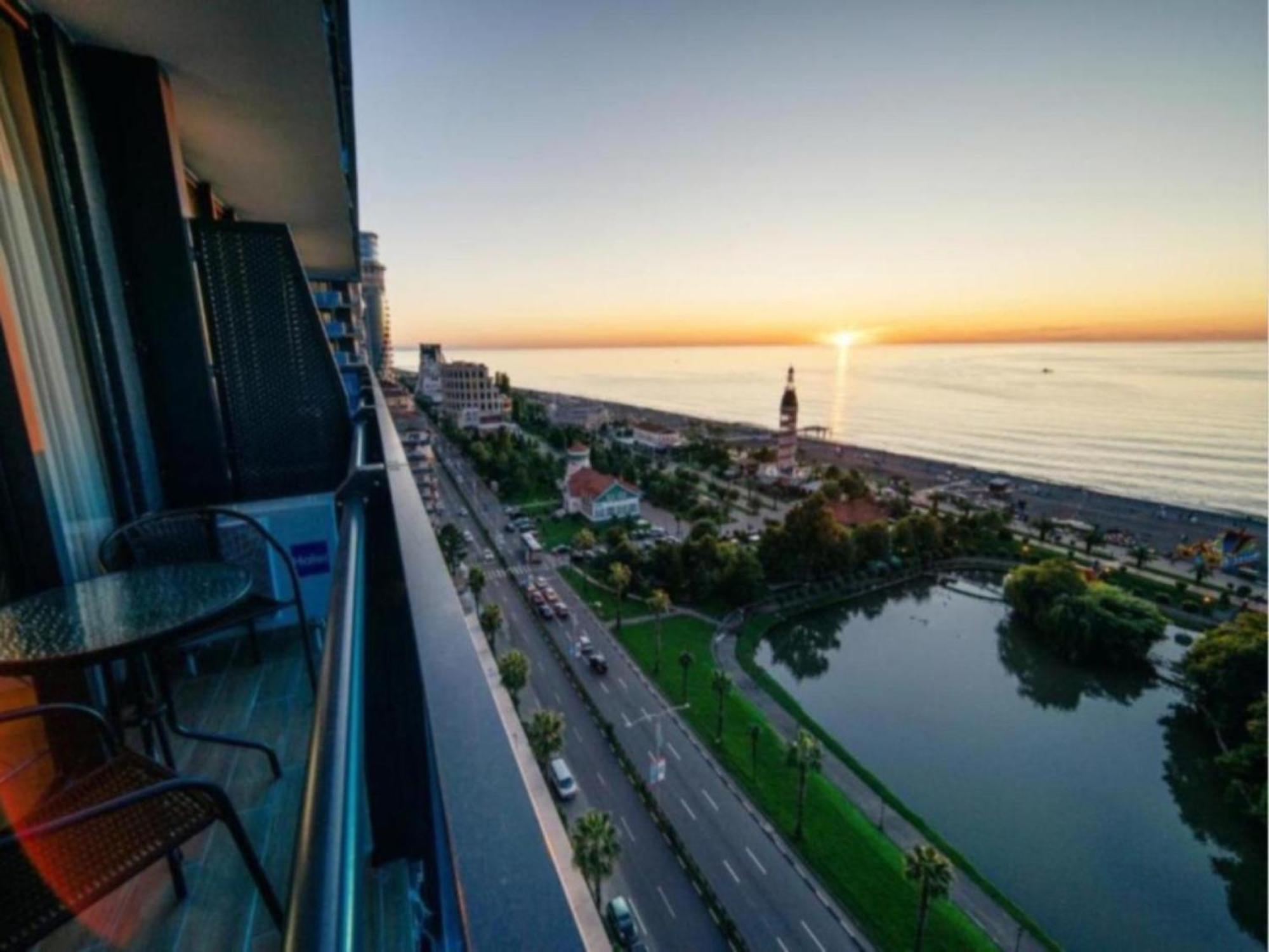 巴统Sea View Orbi City公寓式酒店 外观 照片